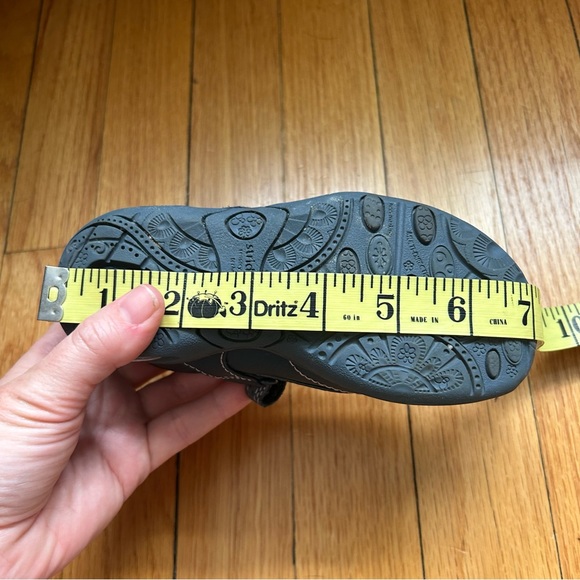 Stride Rite Toddler Approximate Size 9 or 10 Mary Jane shoes - Picture 3 of 3